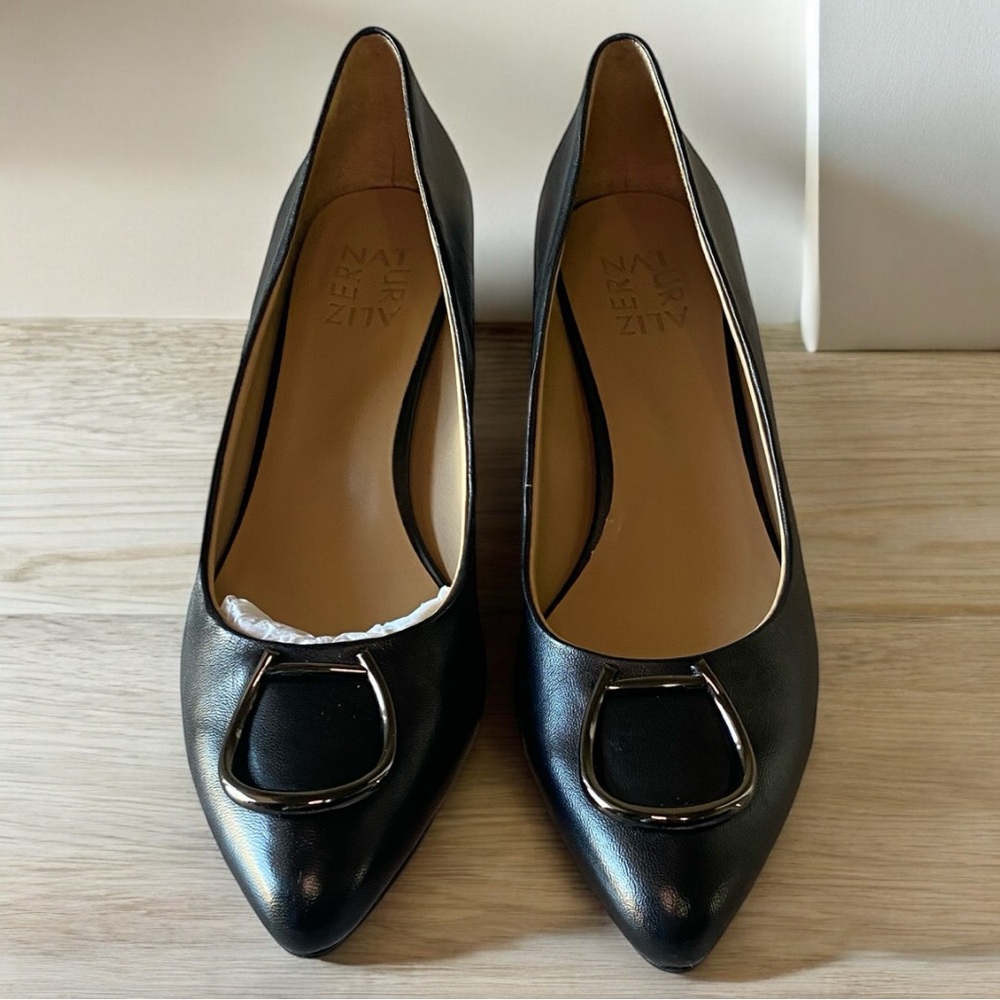 Naturalizer Classic Embellished Black leather Pointy toe with chunky heel